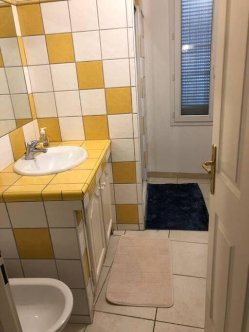 Appartement Centre Ville Saint-Raphael Exteriör bild